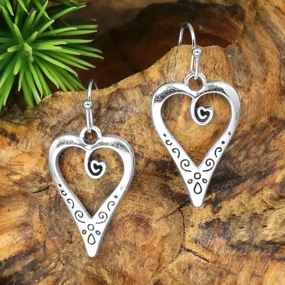 Jewelry - ⭐️ 5 for $25 Vintage Style Silver Tone Hoop Earrings